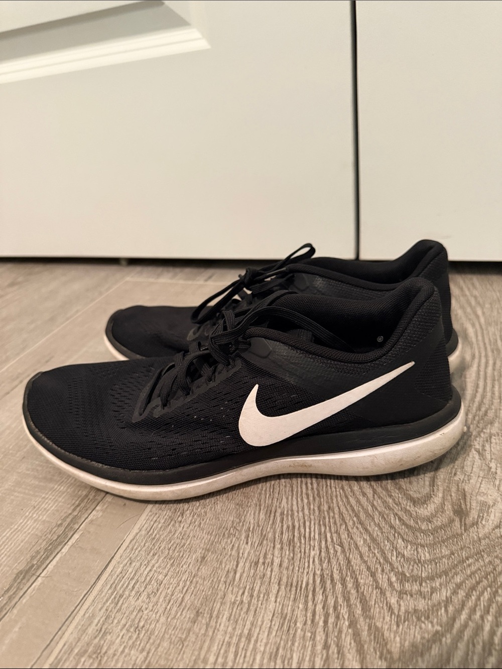 Nike Women’s Black Flex FITSOLE running shoe